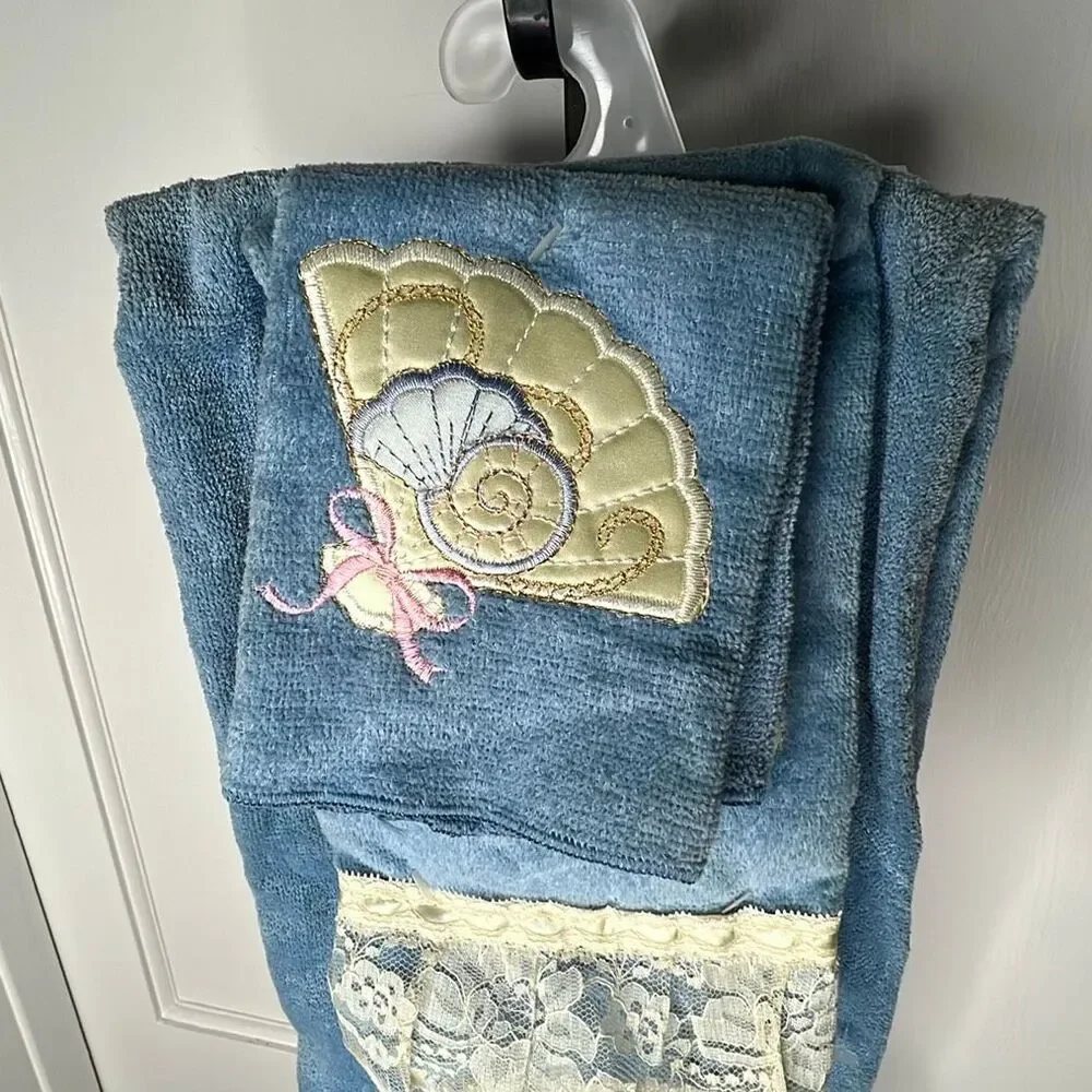 Grand Prix Country Blue 3 Piece Towel Set Sea Shells, Fan Nwot